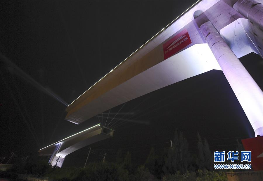 (經(jīng)濟)(7)新建福廈鐵路西溪特大橋跨杭深鐵路轉(zhuǎn)體梁成功轉(zhuǎn)體